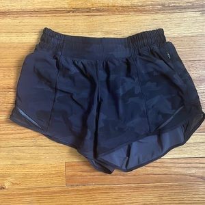 Lululemon Hotty Hot Low-Rise Short 4”